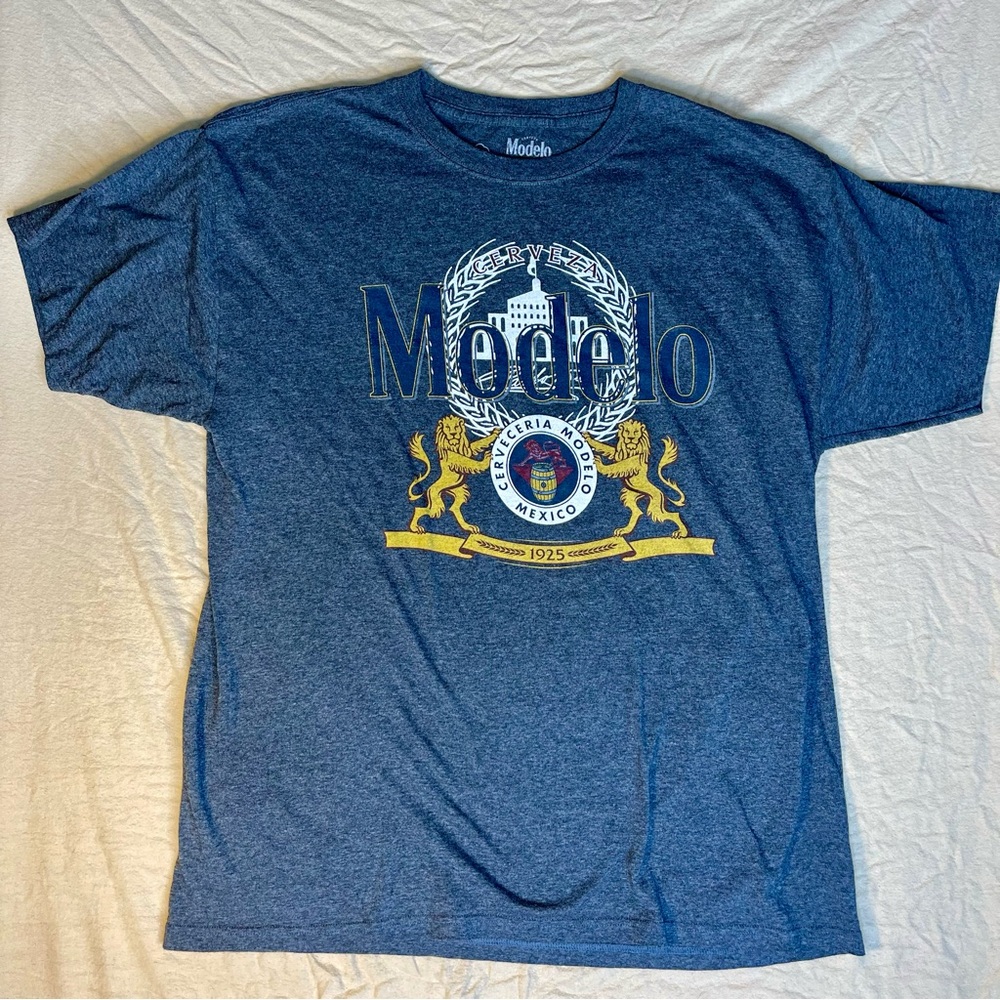 Modelo Cerveza Mexican Beer Crest Coat of Arms Logo T-Shirt Large